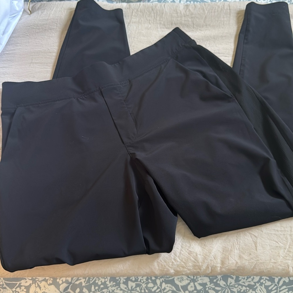 Athleta Brooklyn ankle pants with tuxedo stripes on sides. Size 6 lightweight.